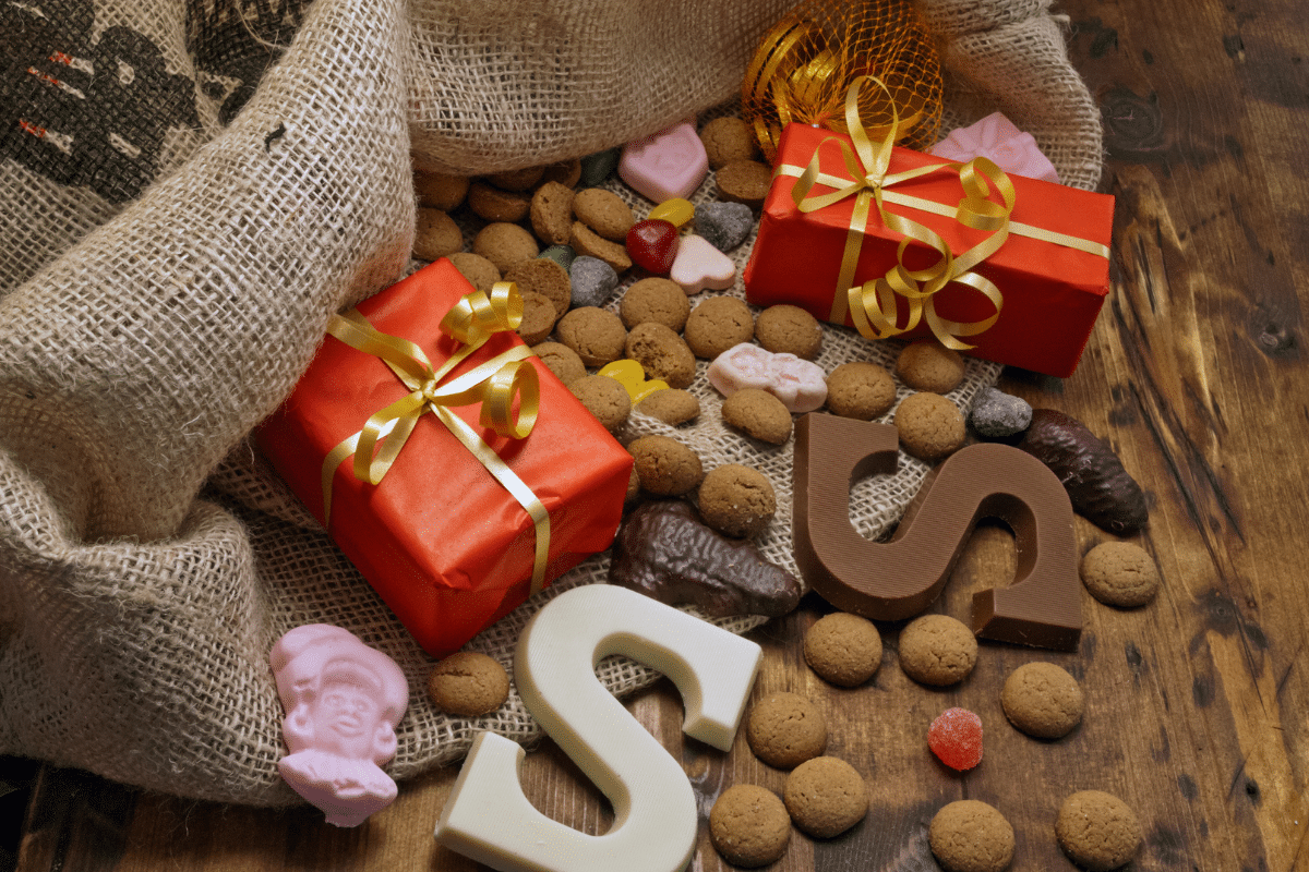Hoe vieren andere landen Sinterklaas? - OpstapmetLisa