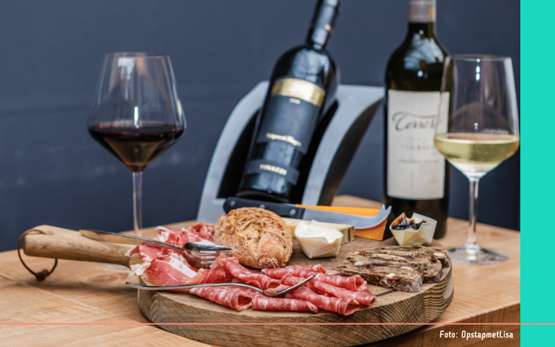 Wijn met borrelplank