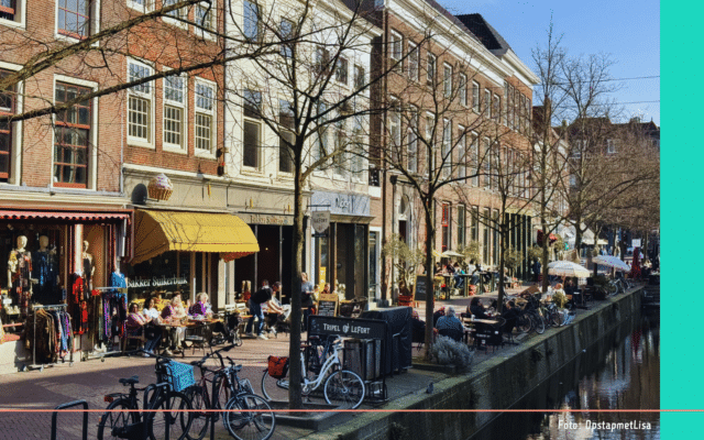 Delft grachten winkels terras