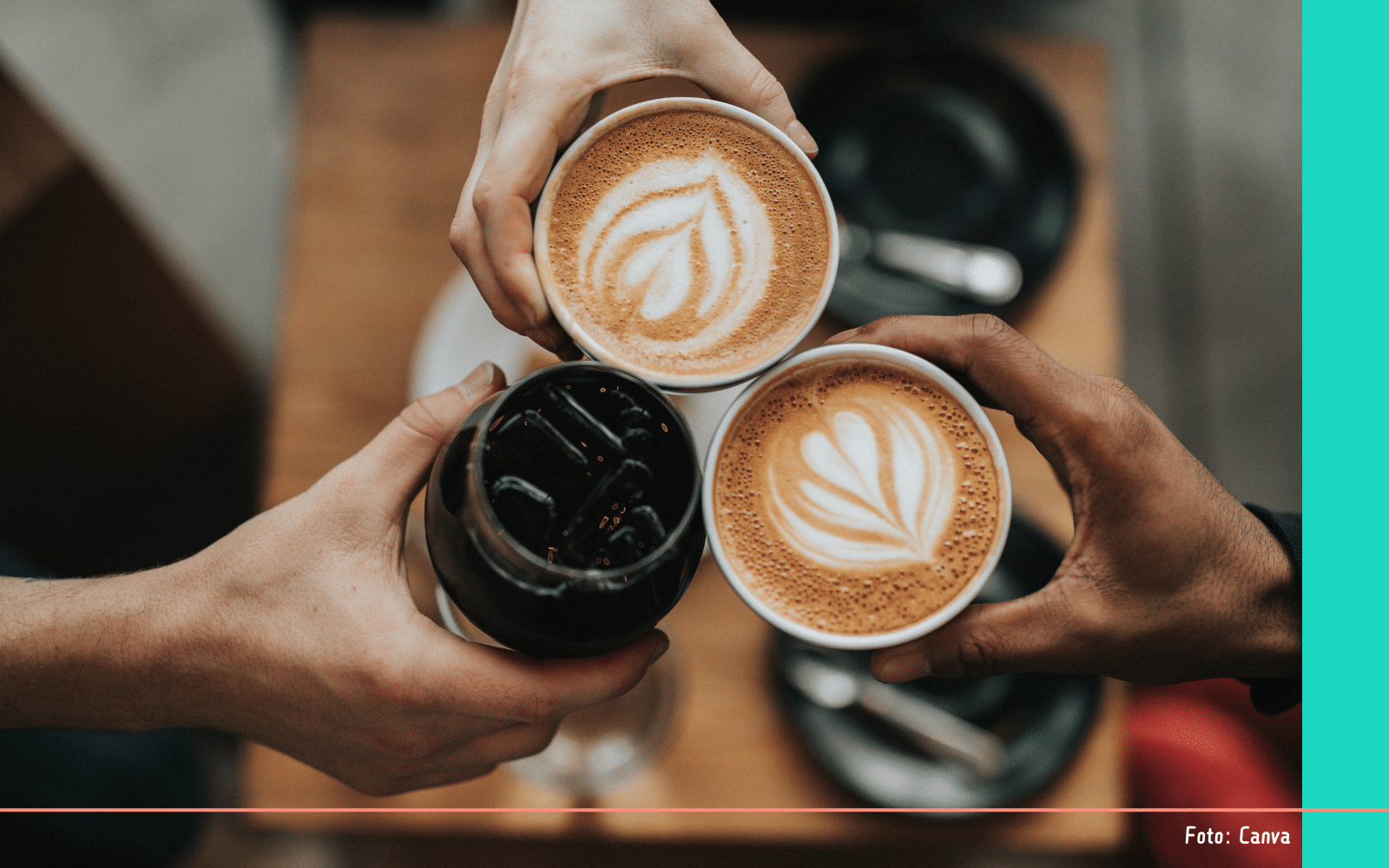 2 kopjes koffie en een glas cola in de handen
