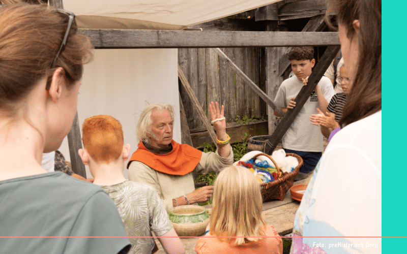 museum met gezin preHistorisch Dorp